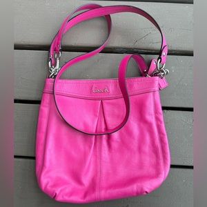 ➡️thrift store 8/14/23! Make an offer! 
Coach Pink Satchel A1381-F20114
